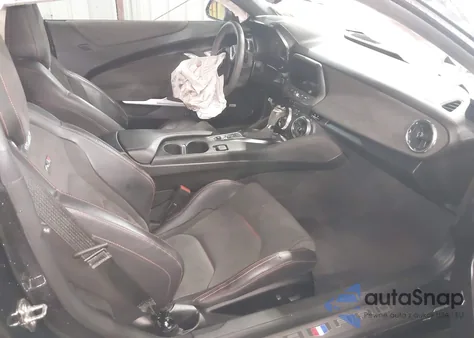 2021 Chevrolet Camaro Rwd Zl1 z USA, uszkodzony, nr VIN 1G1FK1R61M0105999